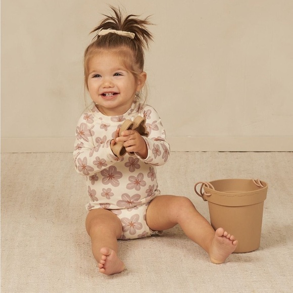Maryn Rash Guard Top in Hibiscus toddler size 2-3y - Picture 1 of 10